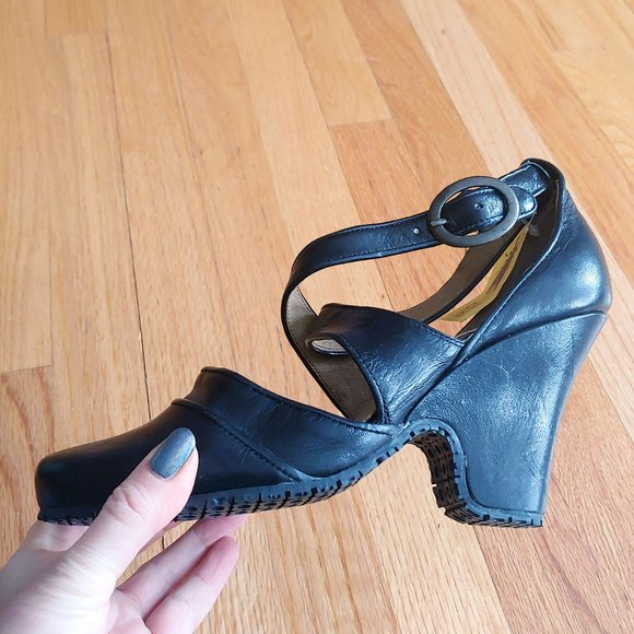 [SOLD] Fly London Black leather Mary Jane Cross Strap Wedge Heels - Picture 3 of 16